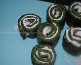 A picture of step 18 of Spinach and garlic-yogurt rolls.