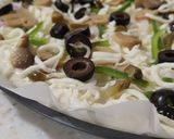 صورة لخطوة 3 من وصفة 35- بيتزا مثل أشهر محلات البيتزا 😋