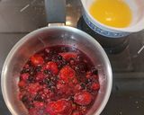 Foto del paso 2 de la receta: Salsa de frutos rojos (para magret de pato o queso brie)