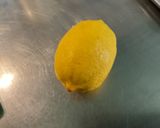 Une image de l'étape 2 de Gâteau fondant aux pommes, abricots, citron et vanille.