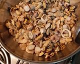 Foto del paso 3 de la receta: Arroz con mariscos (chaufa de mariscos)