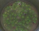 A picture of step 1 of Green peas mint soup.