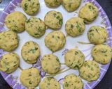 बटाटा वडा (batata vada recipe in marathi) रेसिपी स्टेप 2 फोटो 