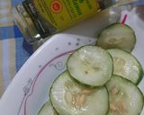 Foto del paso 2 de la receta: Carpaccio de pepinos con condimentos