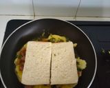 Foto langkah ke 2 dari resep Roti John Roti Tawar simple.