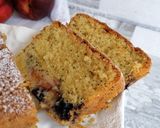 Foto del passaggio 4 della ricetta Plumcake alle pesche e mirtilli senza glutine
