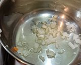 Bakonyi gombaleves kolbásszal recept fázis 3 fotója