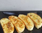 Foto langkah ke 5 dari resep Garlic Bread.