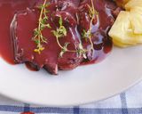 รูปขั้นตอนการทำที่ 3 ของ ข้าวหน้าสันคอหมูอบซอสไวน์แดง 🐷 🍷 / Baked pork shoulder in red wine sauce with rice 🐷 🍷