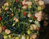 Foto langkah ke 2 dari resep Tumis kangkung udang & pete.