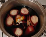 Foto del paso 2 de la receta: Peras al vino tinto