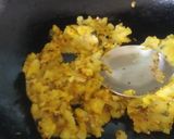 A picture of step 4 of Aloo samosay.