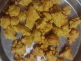 ડુંગળી ના ઢુંબા ભજીયા (Dungri Dhumba Bhajiya Recipe In Gujarati)
