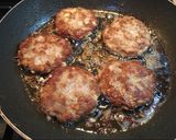 Foto langkah ke 3 dari resep Beef Patties (Burger).
