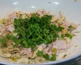 A picture of step 5 of Spaghetti with a 10-minute hot and tangy mushroom and ham sauce.