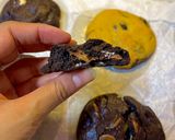 صورة لخطوة 2 من وصفة كوكيز نيويورك دبل تشوكلت (بحشو الشوكلت سبريد) 🍪