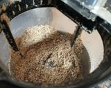 A picture of step 2 of Papaya, Oat, and Flaxseed Smoothie.