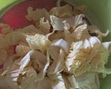 Foto langkah ke 3 dari resep Sayur bening: Wortel, Kol, Sawi Putih.
