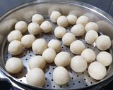 A picture of step 5 of Goli Idli.
