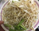รูปขั้นตอนการทำที่ 2 ของ “ผัดถั่วงอกเต้าหู้ไข่”
