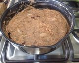 Foto del paso 3 de la receta: Frijoles fritos acompañados de totopos