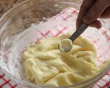 A picture of step 4 of Mini Egg Biscuit.