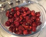 Une image de l'étape 3 de Compote de cerises et pêches jaunes aux pistaches.