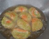 तीळगुळाच्या तिरंगी करंज्या (tilgulachya tiranga karanji recipe in marathi) रेसिपी स्टेप 4 फोटो 