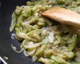 Foto del paso 2 de la receta: Tortilla de zucchini fácil y rápido