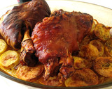 Foto del paso 14 de la receta: Codillos de cerdo al horno con patatas