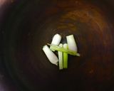 รูปขั้นตอนการทำที่ 4 ของ แกงเห็ดใส่ไข่มดแดง