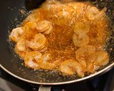 A picture of step 2 of Garlic Shrimp Spaghetti.
