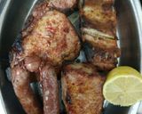 Foto del paso 5 de la receta: "Pechito de cerdo simple al parrigas(uso)" con guarniciones