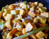 Foto langkah ke 2 dari resep Tumis Labu kuning.