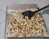 Foto langkah ke 4 dari resep Popcorn Caramel.