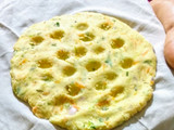 ચોખાનાં લોટની થાલીપીઠ (Rice Flour Thalipeeth Recipe In Gujarati)