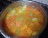 Foto del paso 3 de la receta: Crema de zanahorias, calabaza y batata con garbanzos refritos con jamón serrano