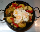 Foto del paso 3 de la receta: Patatas a lo pobre con huevos