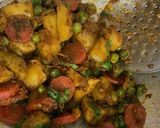 गाजर मटर आलू की सब्जी(gajar matar aloo ki sabzi recipe in hindi) रेसिपी चरण 3 फोटो