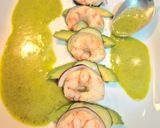 Foto del paso 6 de la receta: Ensalada de gambas y aguacate con salsa de cilantro