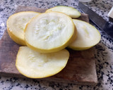 Foto del paso 1 de la receta: Calabacín amarillo con tomates al horno