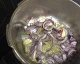 Foto del paso 3 de la receta: Manitas de cerdo con alubias del Jerte