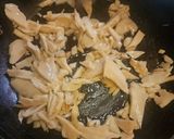 A picture of step 2 of Chicken Chow mein.