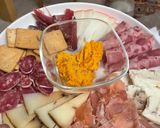 Foto del paso 4 de la receta: Hummus de piquillos en tabla de embutidos 🌶️🧀