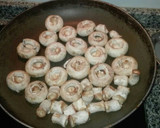 Foto del paso 2 de la receta: Champiñones rellenos de queso azul