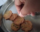 A picture of step 8 of Crispy Layered Methi Puri.