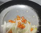 Foto langkah ke 3 dari resep Tumis Jamur Brokoli Pedas.
