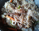 Foto del paso 4 de la receta: Fideos shirataki con salteado de verduras y carne