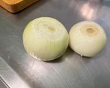 Une image de l'étape 3 de Salade de pommes de terre aux harengs, tomates et oignons.