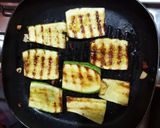 Foto del paso 1 de la receta: Pastel de Acelga con salchichitas y zapallito italiano